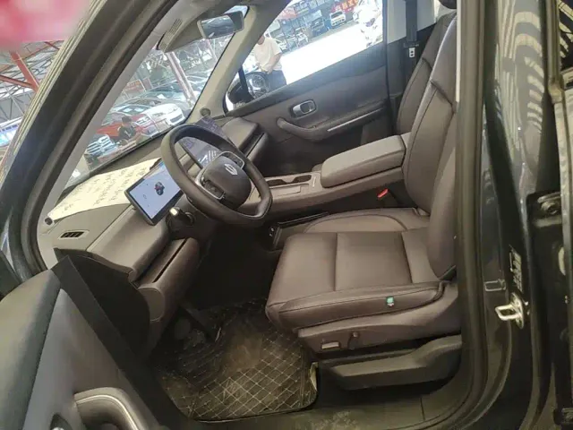 Leapmotor C10 — Фото автомобиля 14