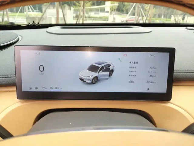 Geely Galaxy Starship 7 EM-i — Фото автомобиля 11
