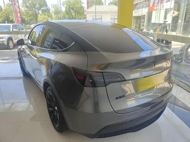 Tesla Model Y — Фото автомобиля 22