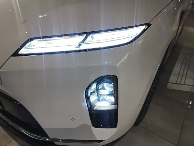 Nio ES8 — Фото автомобиля 23