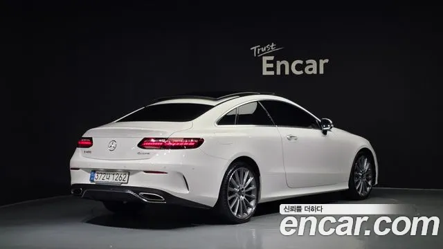 Mercedes-Benz E-Class — Фото автомобиля 2