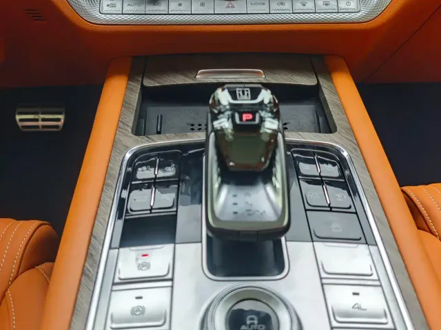 Tank 500 EV — Фото автомобиля 10