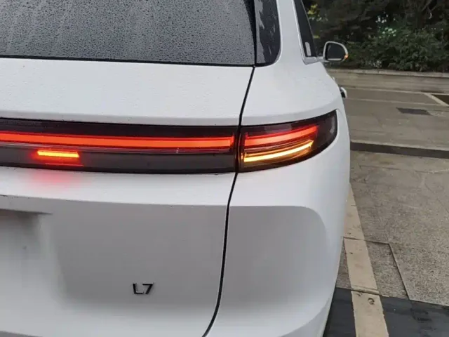 Li Auto L7 — Фото автомобиля 7