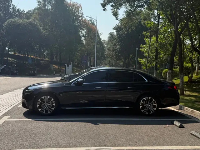 Mercedes-Benz E-Class — Фото автомобиля 3