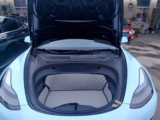 Tesla Model 3 — Фото автомобиля 19