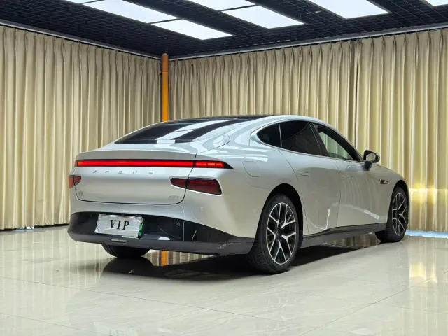 Xpeng P7 — Фото автомобиля 8
