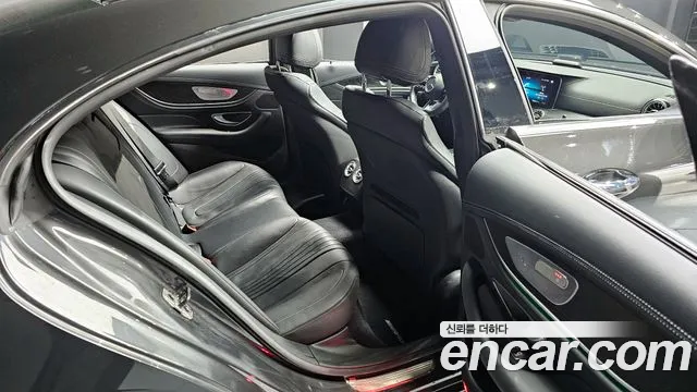 Mercedes-Benz CLS-Class — Фото автомобиля 12