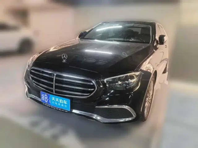 Фотография автомобиля — Mercedes-Benz E-Class