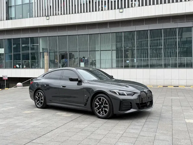BMW i4 — Фото автомобиля 2