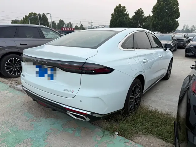 Geely Emgrand — Фото автомобиля 9