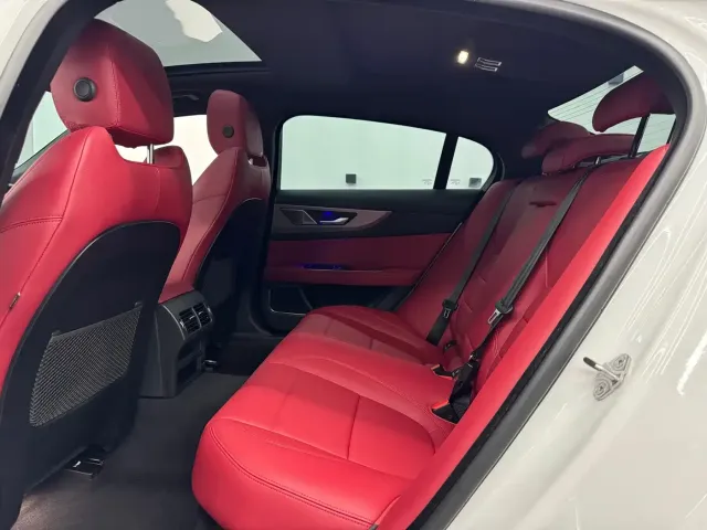 Jaguar XEL — Фото автомобиля 5