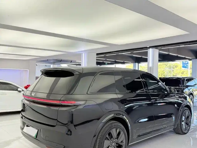 Li Auto L8 — Фото автомобиля 5