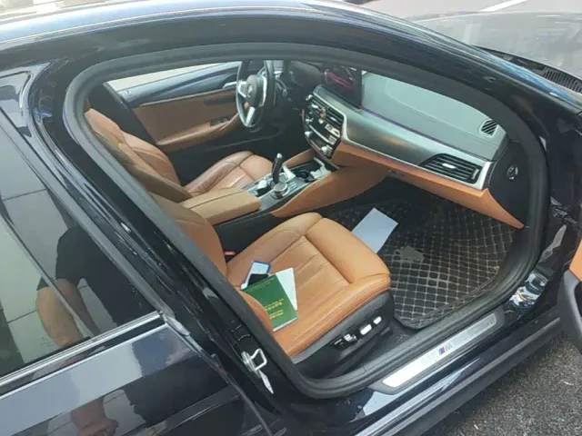 BMW 5 Series — Фото автомобиля 19