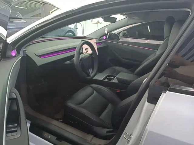 Tesla Model 3 — Фото автомобиля 15
