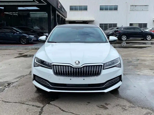 Skoda Superb — Фото автомобиля 2
