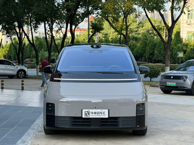 Li Auto MEGA — Фото автомобиля 2