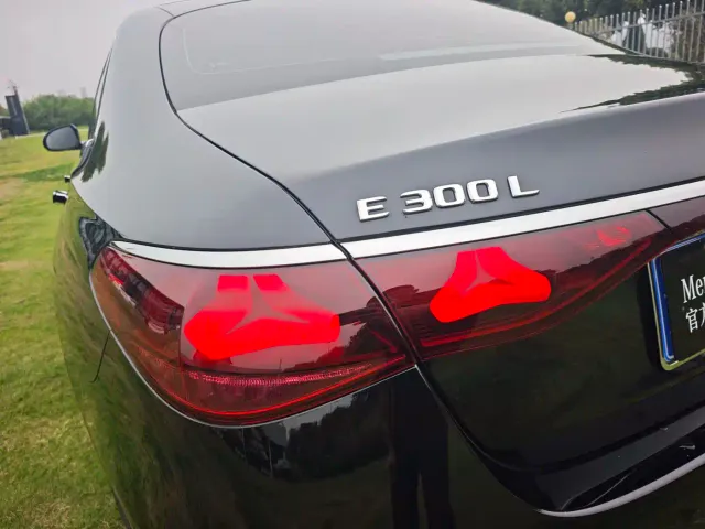 Mercedes-Benz E-Class — Фото автомобиля 10