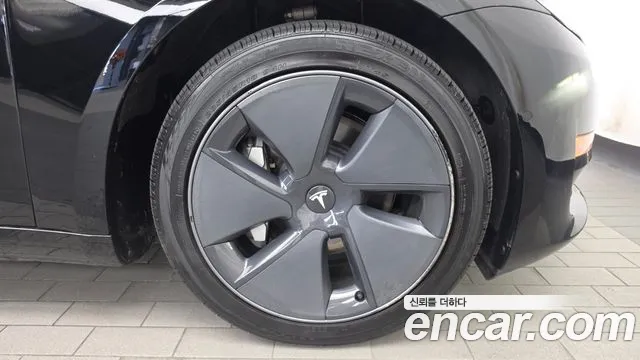Tesla Model 3 — Фото автомобиля 6