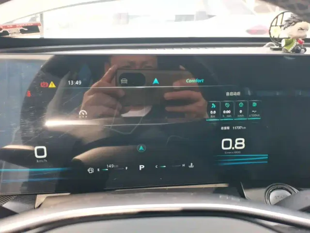 Roewe RX5 Max — Фото автомобиля 11