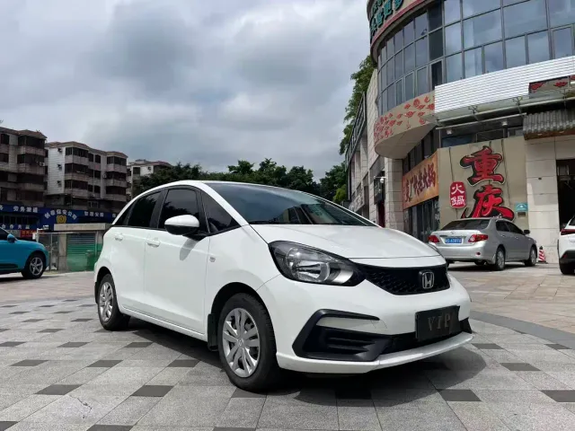 Honda Fit — Фото автомобиля 3