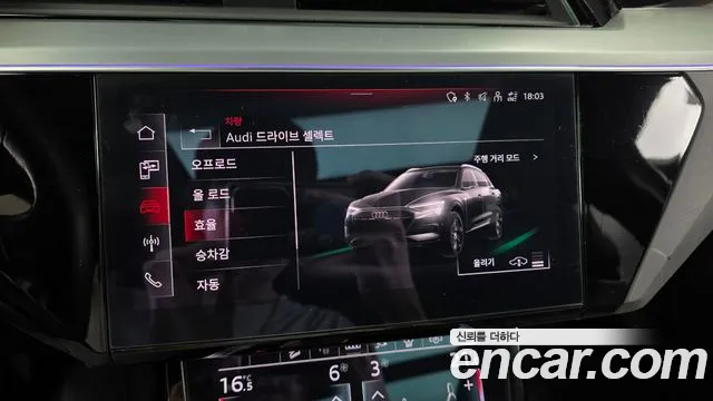 Audi e-tron — Фото автомобиля 15