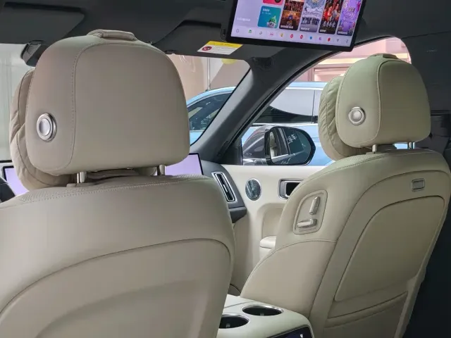 Li Auto L8 — Фото автомобиля 12