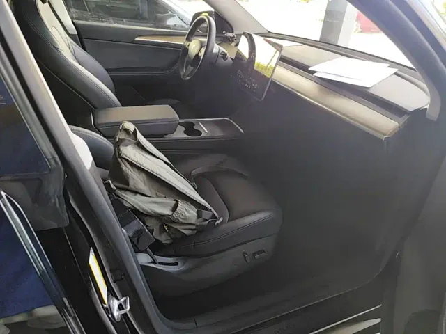 Tesla Model Y — Фото автомобиля 24