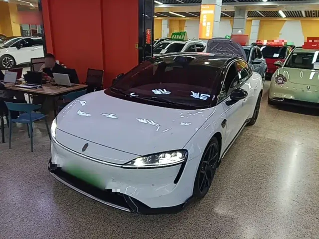Фотография автомобиля — Luxeed S7