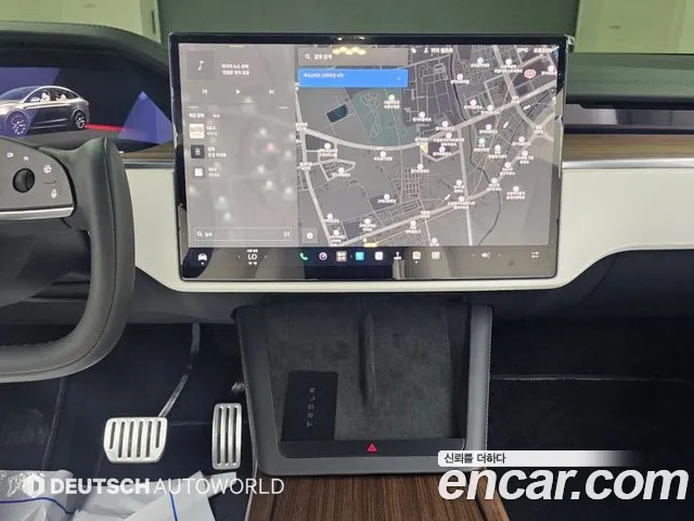 Tesla Model X — Фото автомобиля 10
