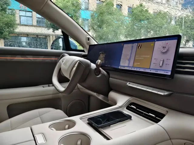 IM Motors LS6 — Фото автомобиля 18