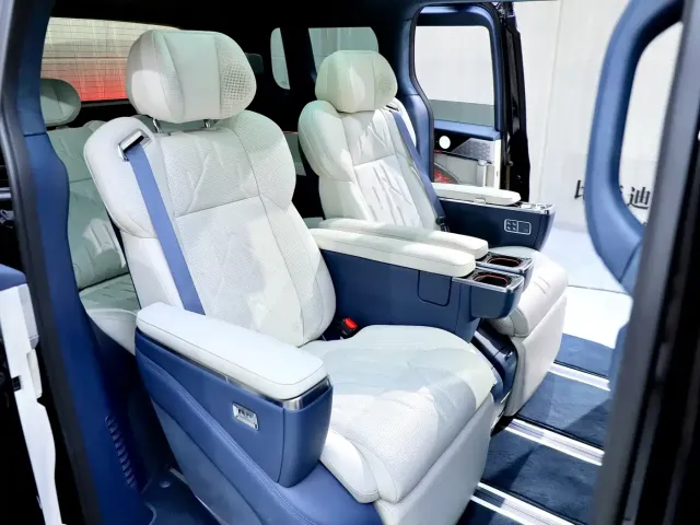ZEEKR Zeekr 009 2024 6-seat Executive AWD 108kWh — Фото автомобиля 16