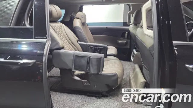 Kia Carnival Generation 4 — Фото автомобиля 11