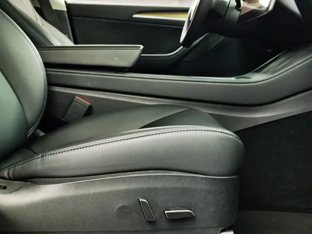 Tesla Model Y — Фото автомобиля 17
