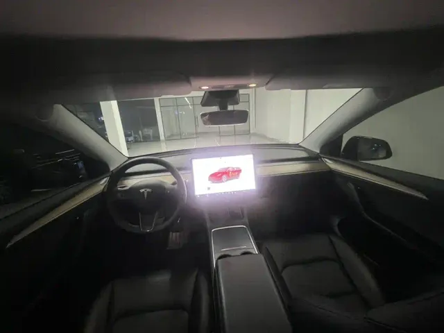 Tesla Model Y — Фото автомобиля 6