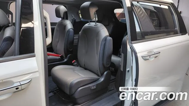 Kia Carnival Generation 4 — Фото автомобиля 17