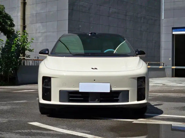 Li Auto i6 — Фото автомобиля 2