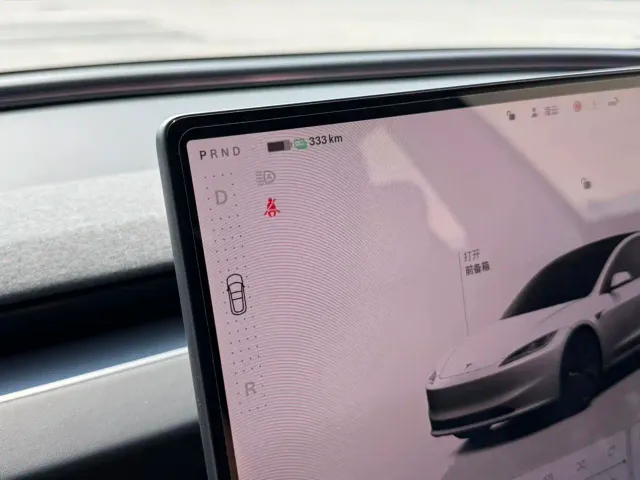 Tesla Model 3 — Фото автомобиля 18