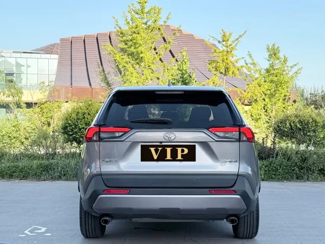 Toyota RAV4 — Фото автомобиля 18