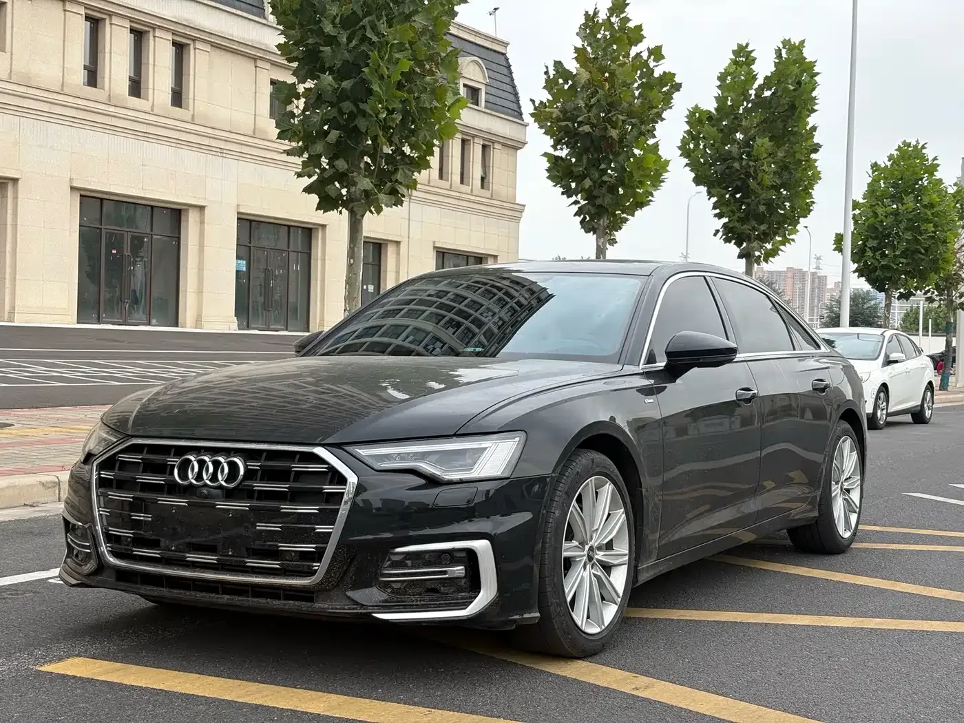 Фотография автомобиля — Audi A6L