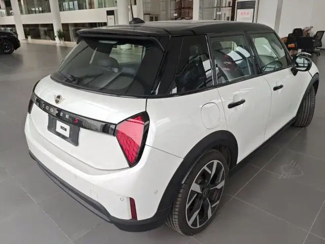 MINI Hatch — Фото автомобиля 2