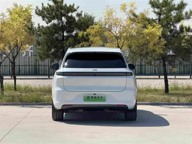 Li Auto L6 — Фото автомобиля 26