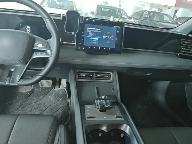 BYD Qin L — Фото автомобиля 9