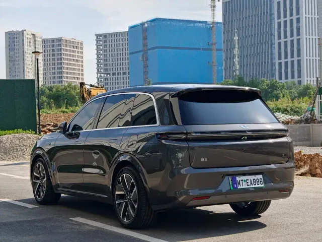 Li Auto L8 — Фото автомобиля 4