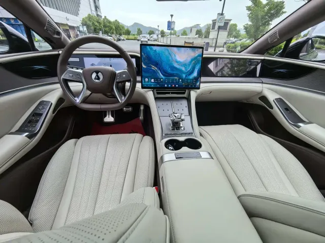 Denza Z9GT — Фото автомобиля 5