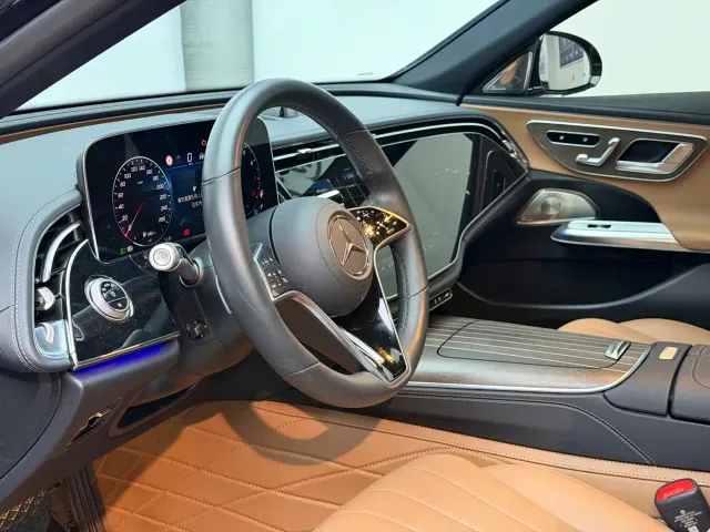 Mercedes-Benz E-Class — Фото автомобиля 16