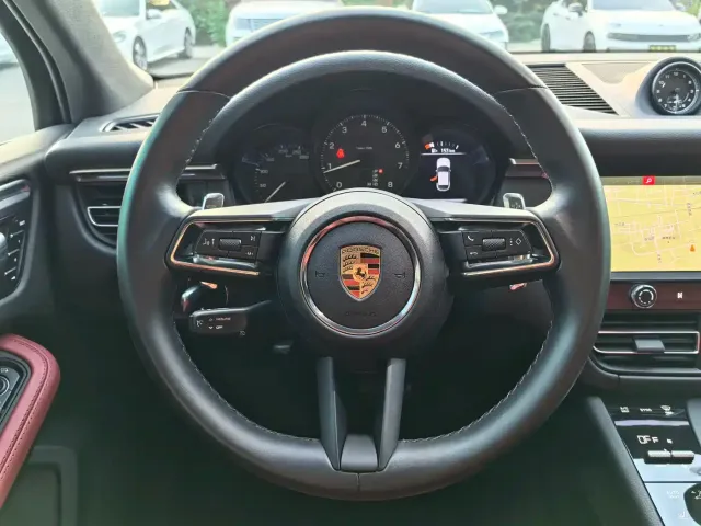 Porsche Macan — Фото автомобиля 12