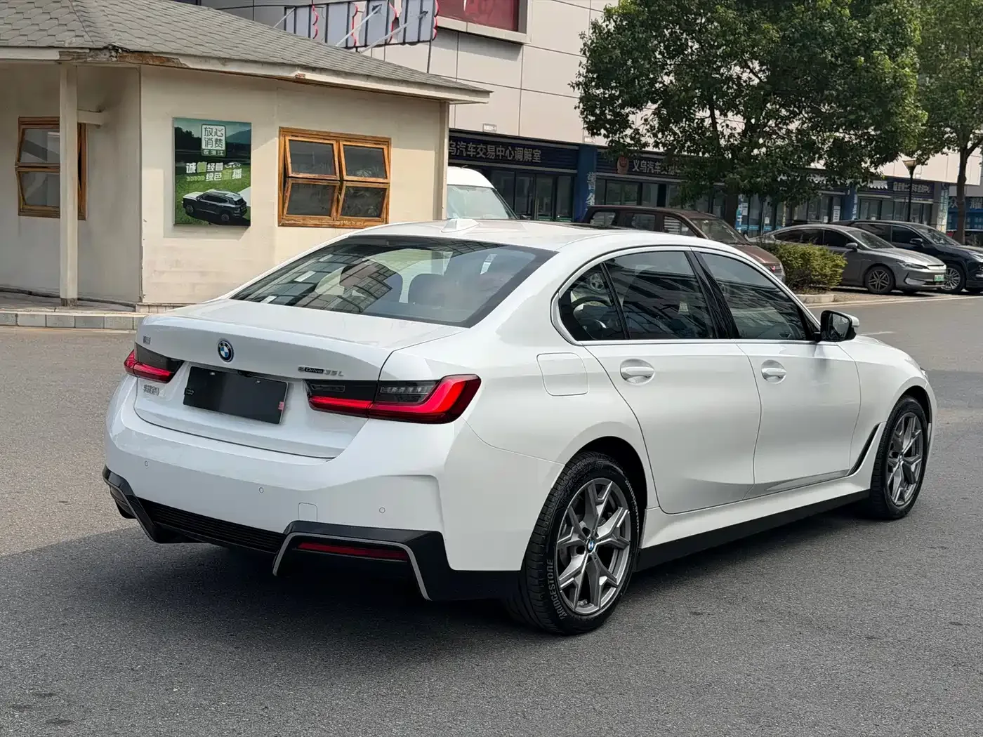 BMW BMW i3 2025 eDrive 35 L — Фото автомобиля 6