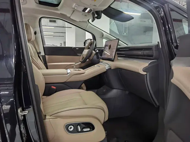 Xpeng X9 — Фото автомобиля 7