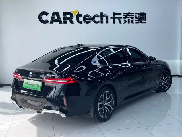 BMW i5 — Фото автомобиля 4
