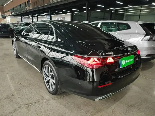 Mercedes-Benz E-Class — Фото автомобиля 4